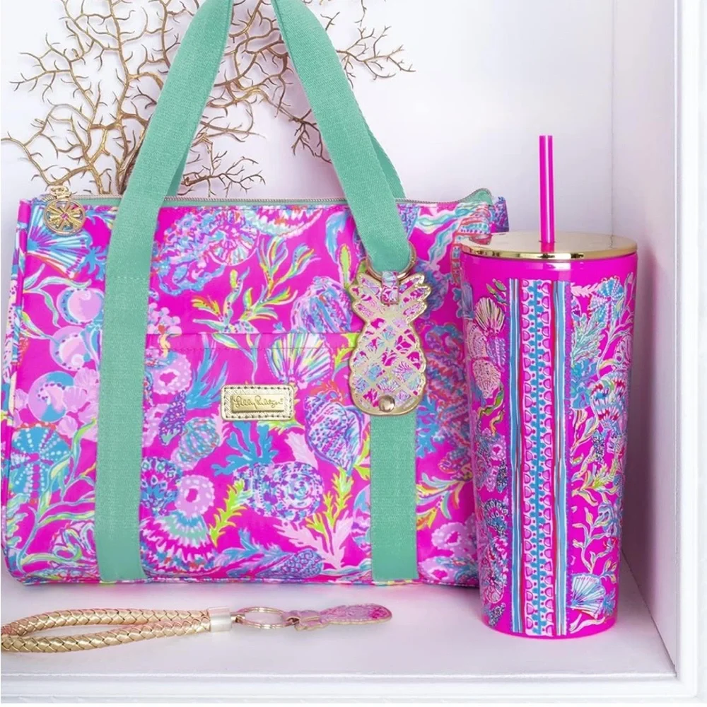 Lilly Pulitzer Air Tag Case Pineapple Keyring Shell Me Something Good